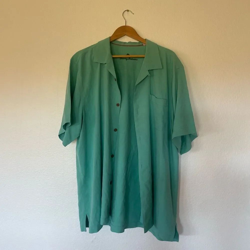 Tommy Bahama turquoise men’s shirt
